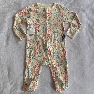 Old Navy Baby girl Floral 2 way zip footed pajama 3-6 months